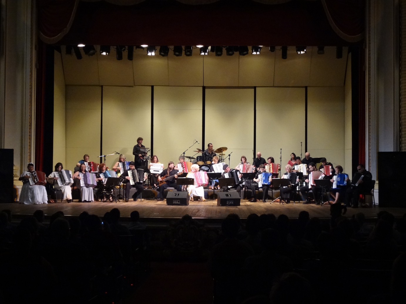 O_S_Teatro_Pedro_II_Ribeirao_Preto_06_09_12_Divulgacao_autor_E_J_Capelloto_Site